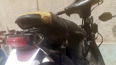 El conductor tenía una patente y documentación que no coincidían con el chasis y motor de la moto. (Foto Néstor Salas)