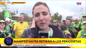 La periodista, Carolina Amoroso, y un incómodo momento en una protesta a favor de Bolsonaro