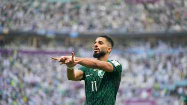 Saleh Al-Shehri se transformó en uno de los héroes de Arabia Saudita y le dio la victoria a su equipo. (AP Photo/Jorge Saenz)