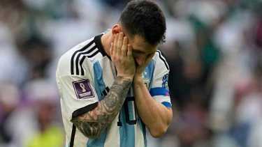 Messi no jugó bien contra Arabia Saudita y estaría con problemas físicos. (AP Photo/Ebrahim Noroozi)