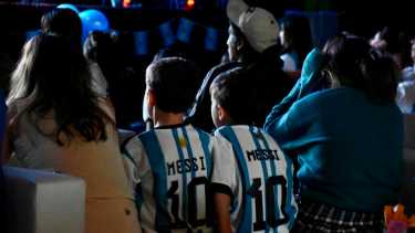 Espacios municipales y bares estarán habilitados para ver Argentina-Croacia. Foto: (Archivo) Matías Subat
