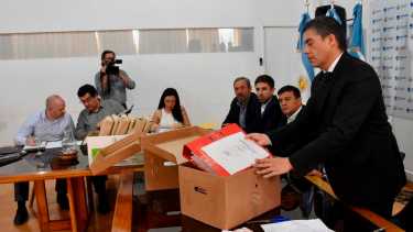 En la presentación de oferentes del 17 de noviembre hubo 3 empresas y la licitación fue supervisada por la Sindicatura Municipal (foto Matías Subat)