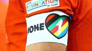 Dinamarca amenaza con irse de la FIFA por la prohibición de usar la cinta «One Love»