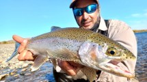 Imagen de “¡Dios mío, qué manera de pescar truchas!”: la sorpresa de un neuquino en el Limay Medio