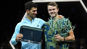 Rune dio el golpe y le ganó la final del Masters 1000 de París a Djokovic