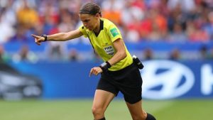 Quién es Stephanie Frappart, la primera mujer que dirigirá un partido en un mundial masculino