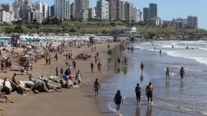 Verano 2023 en la costa Atlántica: ¿Cuánto sale alquilar una carpa?