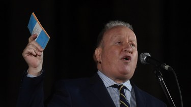 Lago Escondido: Lewis suma al constitucionalista Sabsay para evitar abrir el acceso
