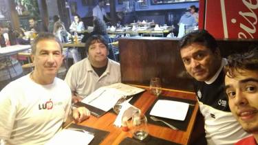 Hernán Salamanca junto al equipo del Búnker Deportivo de la radio LU19.