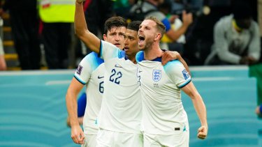 Jordan Henderson abrió la cuenta para Inglaterra ante Senegal. (AP Photo/Francisco Seco)