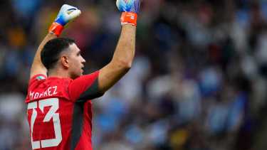 El récord que no podrá romper el Dibu Martínez si no juega ante Costa Rica.