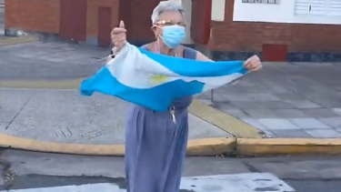 "Mi corazón con Messi y Argentina", dice el perfil de Twitter de la "Abuela la la la la la". 