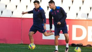 Sin pasar por Zapala, el Huevo Acuña regresó a España y se sumó a los entrenamientos en Sevilla