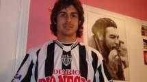 Imagen de La historia de la foto de Pablo Aimar con la camiseta de Cipolletti