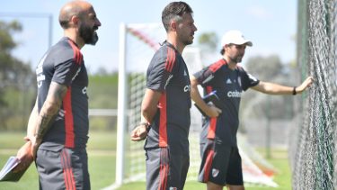 Martín Demichelis junto a sus ayudantes, Javier Pinola y Germán Lux. (Foto: @RiverPlate)