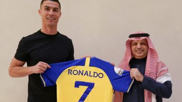 Cristiano Ronaldo en su llegada al Al Nassr de Arabia Saudita.