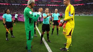 La árbitra Stéphanie Frappart ya es parte de la historia en el Mundial de Qatar 2022