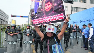 ¿Qué hay detrás de la crisis política en Perú?
