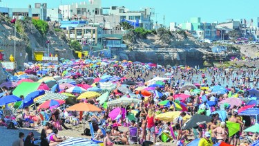 Las Grutas cumple 63 años y lo celebra a puro festejo // Foto: Martín Brunella