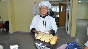 Aprenden repostería para tener una salida laboral