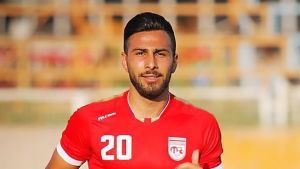Condenaron a muerte a un futbolista que apoyó las protestas de mujeres en Irán