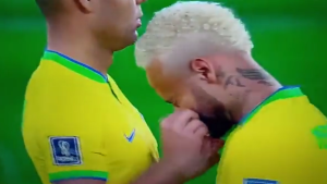 Video: qué le puso Casemiro a Neymar en la nariz