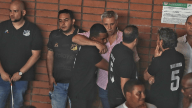 Lucas Pusineri en el último adiós al jugador Andrés Balanta. 