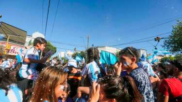 La fiesta se hace cada vez más grande en Roca. Foto Juan Thomes