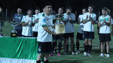El defensor fue una parte fundalmental del tricampeonato del elenco de Algarrobo en la liga de Río Colorado.