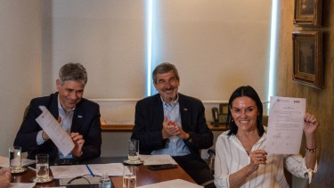 La petrolera de bandera YPF firmó un acuerdo con la Universidad John Hopkins para el estudio de proyectos de transición energética.