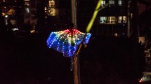 Imagen de Impactante: pasó de un edificio a una grúa sobre una cinta de nylon, en Neuquén