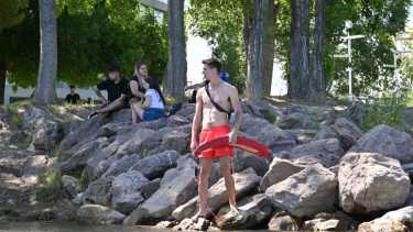 El sindicato explicó que cuentan con unos cinco o seis guardavidas disponibles para cubrir la zona. Foto (Archivo) Fernando Salto