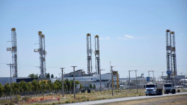 Gutiérrez reglamentó la ley que creó un nuevo Compre Neuquino para Vaca Muerta