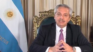 El presidente Alberto Fernández utilizó la cadena nacional para que su mensaje sea replicado en todas las cadenas de noticias.-