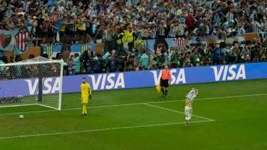 Montiel y la imagen de su vida. (Foto: AP)
