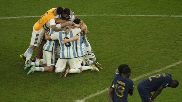 Una final que tuvo de todo con final feliz para Argentina. (Foto: AP)