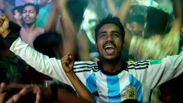 La locura en Bangladesh por la Selección Argentina supera las emociones.-