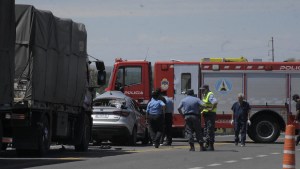 Choque fatal en uno de los derivadores de la Ruta 7 en Neuquén: hay dos muertos