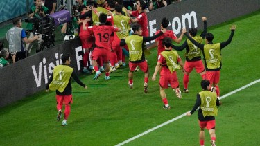 Los coreanos festejan su triunfazo sobre Portugal. 