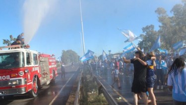 El especial festejo en Centenario tras el partido de Argentina se volvió viral. Foto: Centenario Digital.