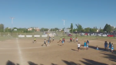 Juveniles de Huergo agredieron a un árbitro.