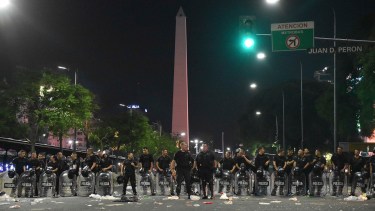 Los incidentes ocurrieron anoche en las inmediaciones del Obelisco en Buenos Aires. Foto Télam. 