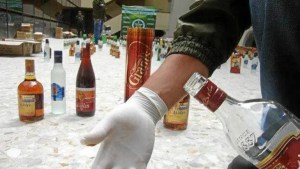 India: más de 30 muertos por posible contaminación de licor