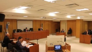 Confirman condenas de prisión por un crimen en Allen, pero una imputada se fugó