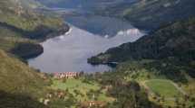 Imagen de El Gobierno pedirá la nulidad de la compra de tierras de Joe Lewis en Lago Escondido