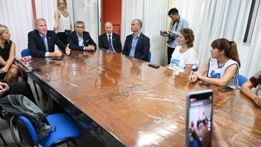 Las autoridades legislativas recibieron a la conducción de Unter. Foto: Marcelo Ochoa.