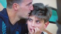 Imagen de El conmovedor gesto de Lionel Scaloni con su hijo Ian, tras el triunfo de la Selección Argentina