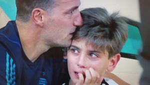 El conmovedor gesto de Lionel Scaloni con su hijo Ian, tras el triunfo de la Selección Argentina