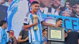 Nahuel Molina, ciudadano ilustre de Embalse, en un nuevo homenaje a un campeón del mundo