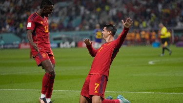 Álvaro Morata abrió la cuenta para España, que no pudo sostener la diferencia y quedó segundo. Fotos: AP